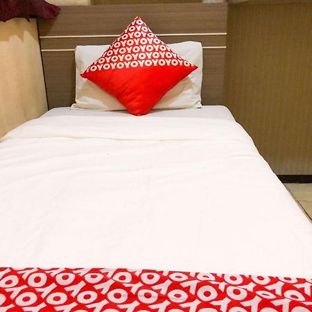 Oyo 93767 45 Guest House Sragen Eksteriør bilde