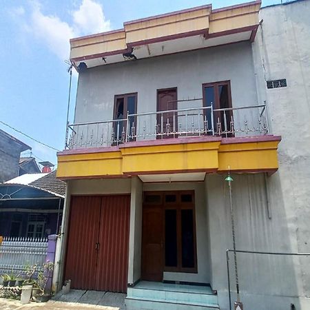 Oyo 93767 45 Guest House Sragen Eksteriør bilde