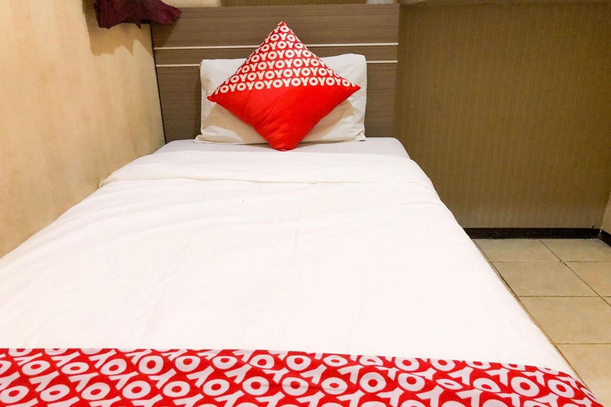 Oyo 93767 45 Guest House Sragen Eksteriør bilde