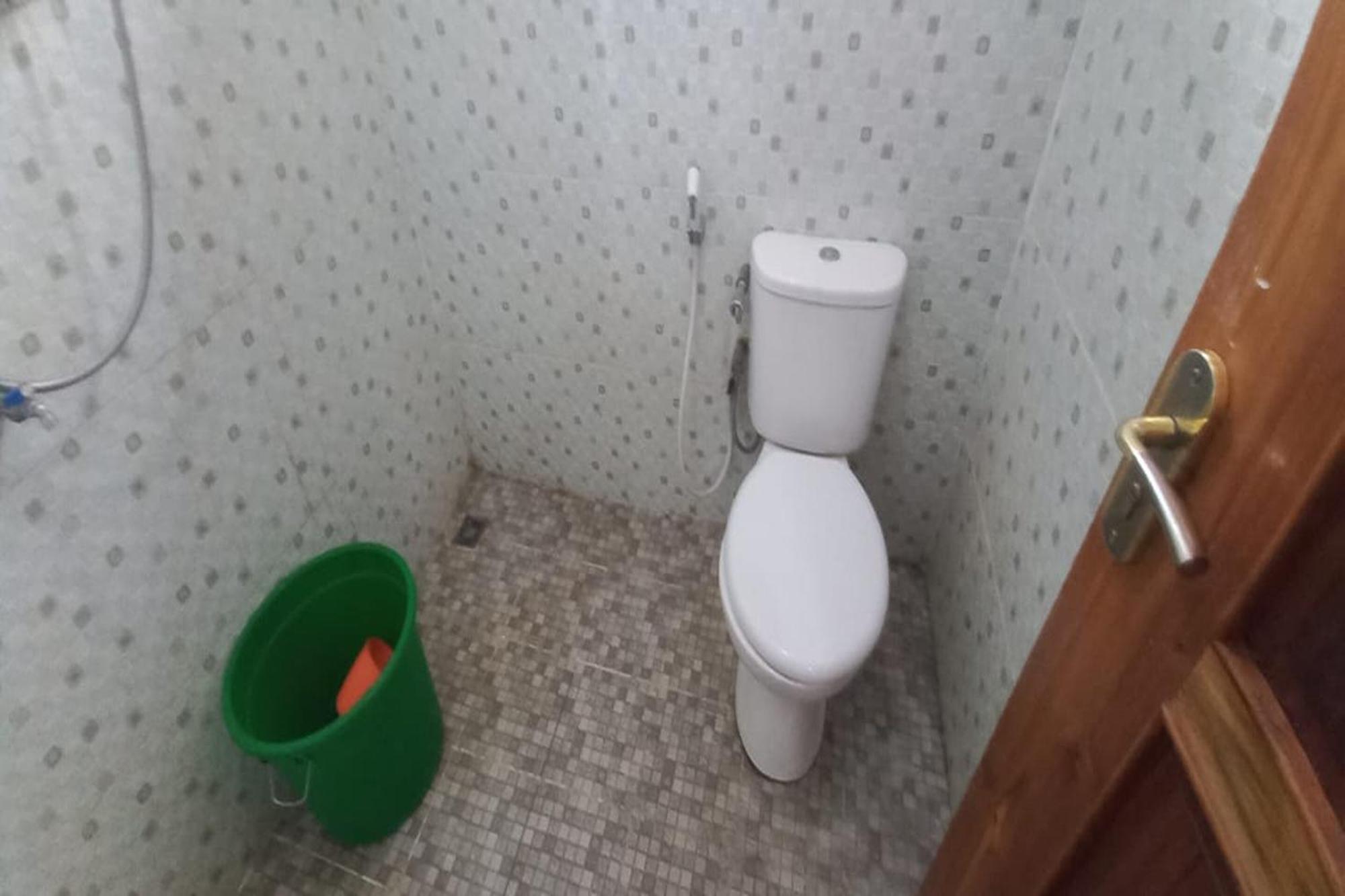 Oyo 93767 45 Guest House Sragen Eksteriør bilde