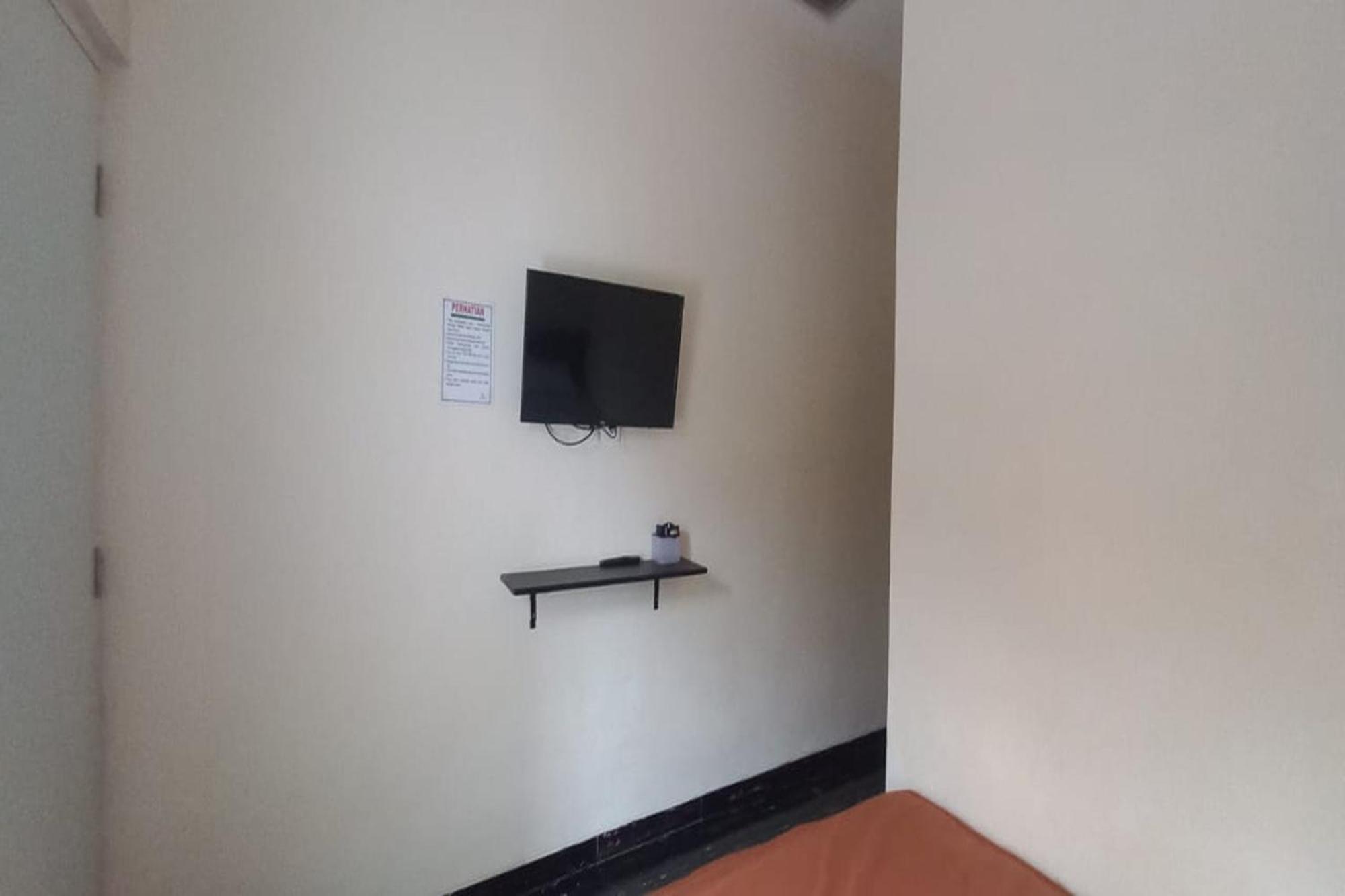 Oyo 93767 45 Guest House Sragen Eksteriør bilde