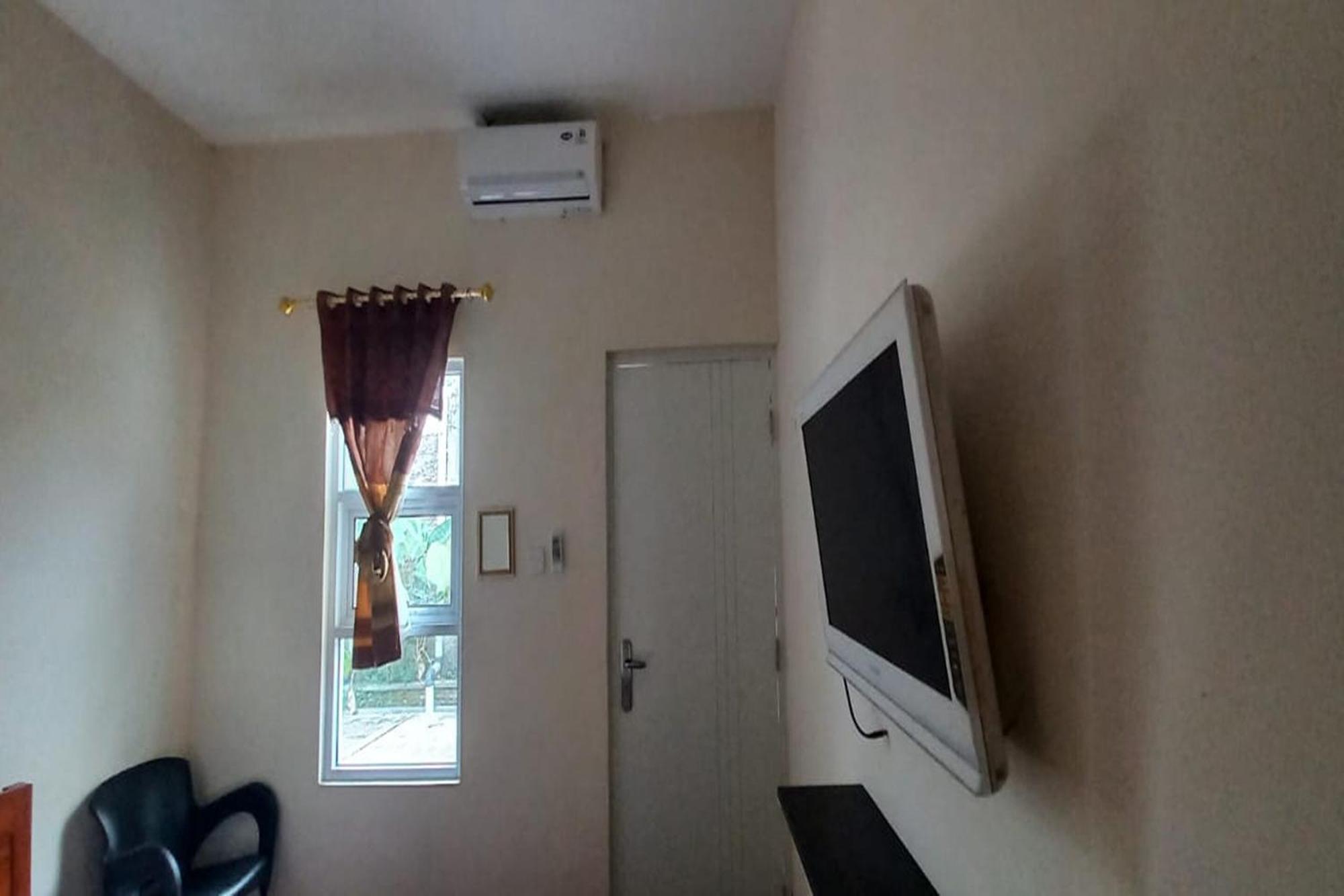 Oyo 93767 45 Guest House Sragen Eksteriør bilde