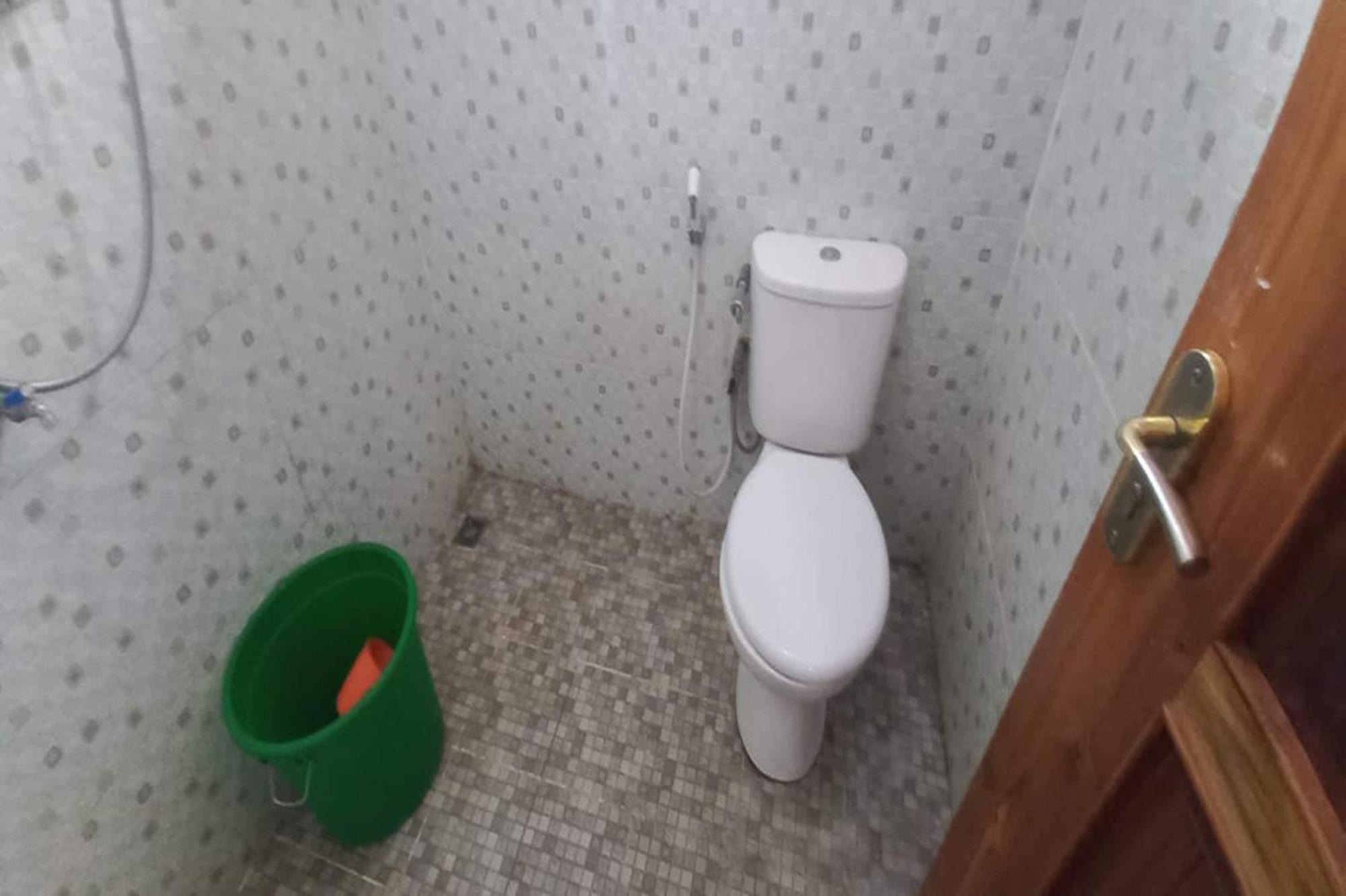 Oyo 93767 45 Guest House Sragen Eksteriør bilde